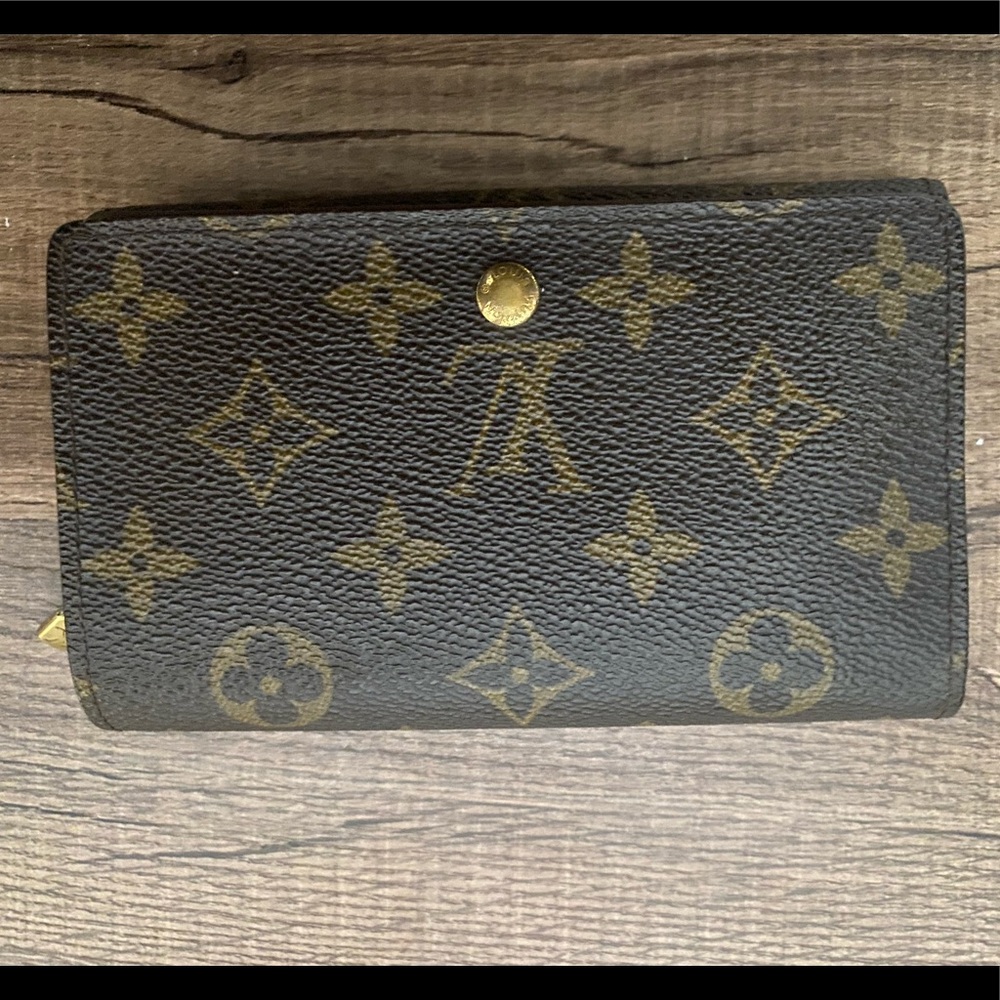 Louis Vuitton Porte Monnaie Billets Tresor Bifold Wallet Monogram